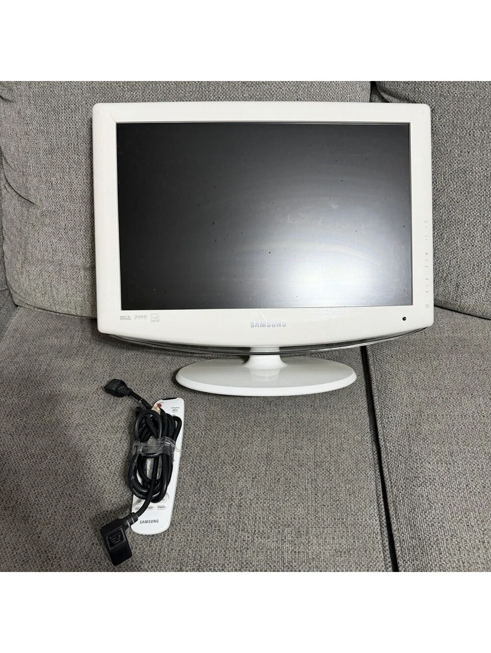 Samsung LN19A331J1D 19” LCD White Retro Gaming TV Monitor